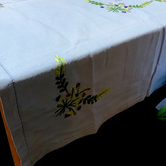 🪻April Cornell-Embroidered Cotton Tablecloth - Picture 7 of 15